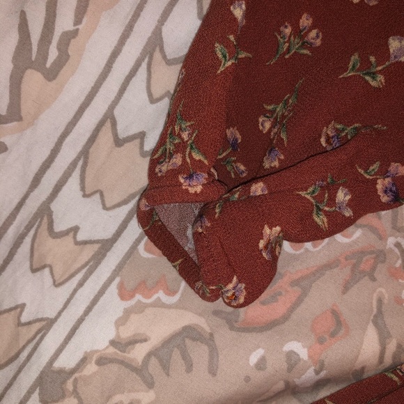 American Eagle Floral Romper - Picture 4 of 9